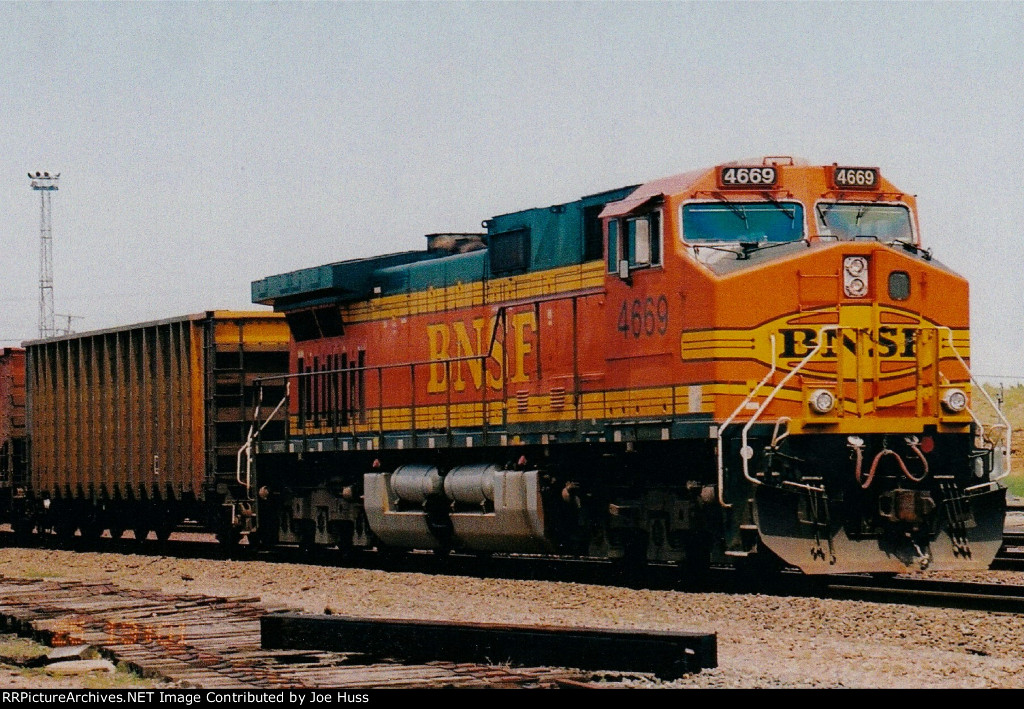 BNSF 4669 West